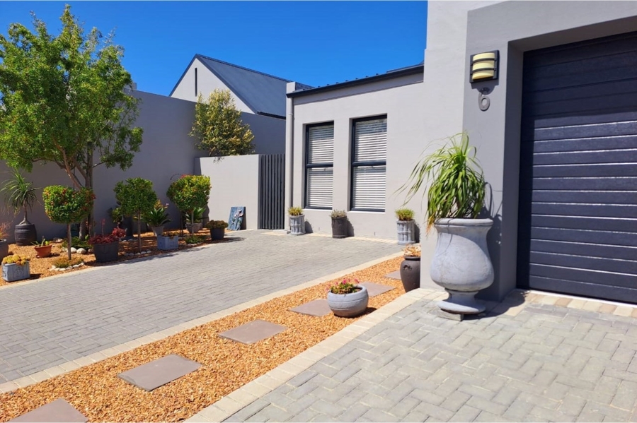 3 Bedroom Property for Sale in Aan de Wijnlanden Western Cape